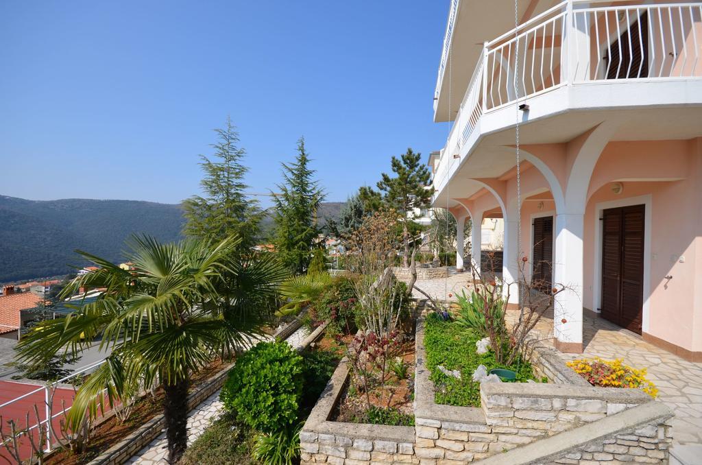 Apartments Slavica Rabac Bagian luar foto