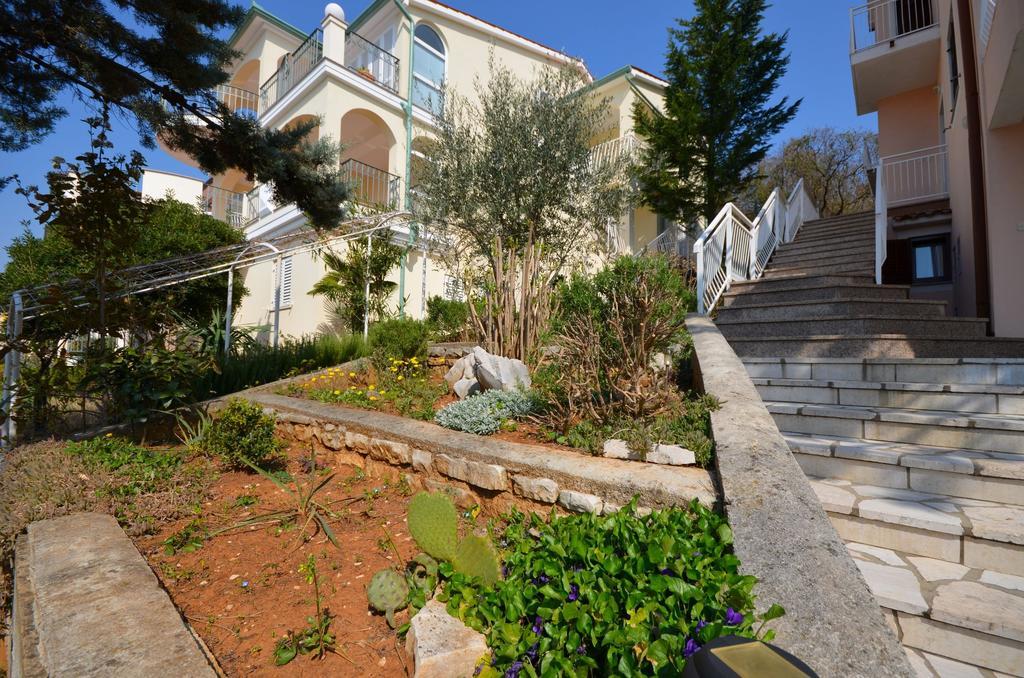Apartments Slavica Rabac Bagian luar foto
