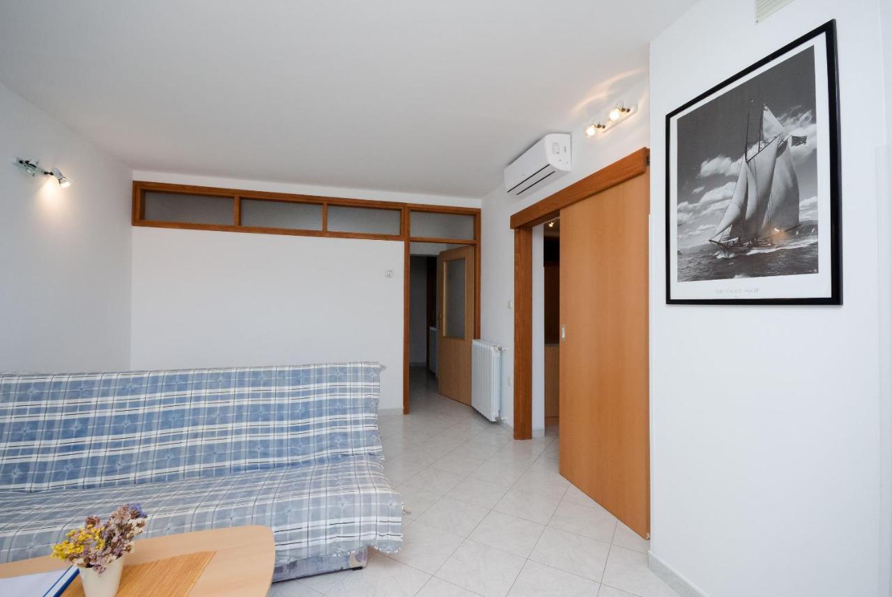 Apartments Slavica Rabac Bagian luar foto