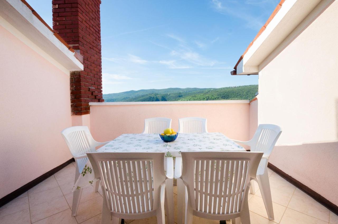 Apartments Slavica Rabac Bagian luar foto